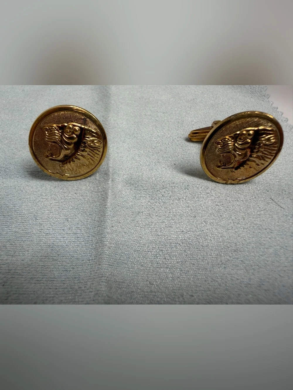 🎡🎡🎡Vintage Nina Ricci- Gold Round Lion Head Cufflinks